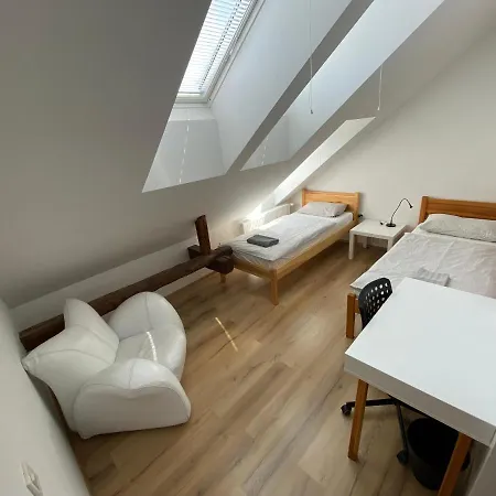 Poppy Любляна